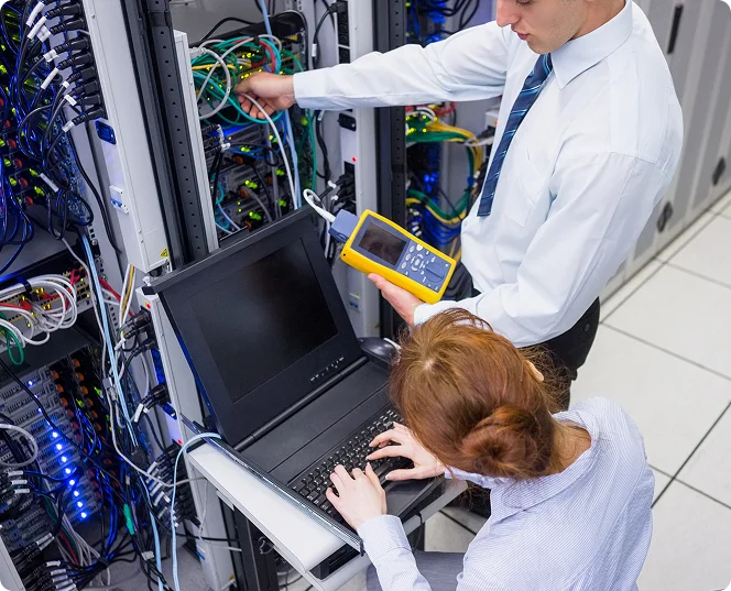 IT Experts Working